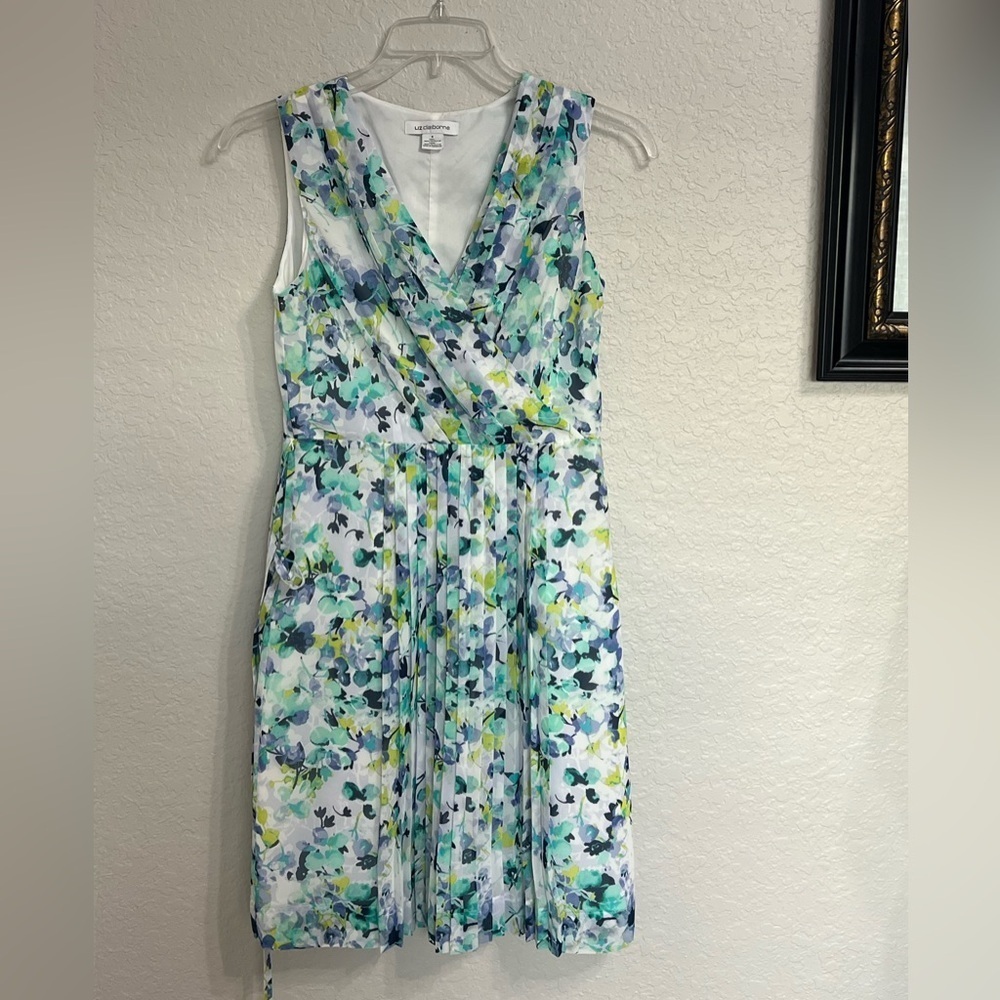 Liz Claiborne Blue and Green Floral Midi Dress
Caja 1